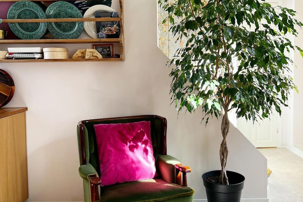 Spacious Historical Art Oasis In The City Center Bergen Bagian luar foto